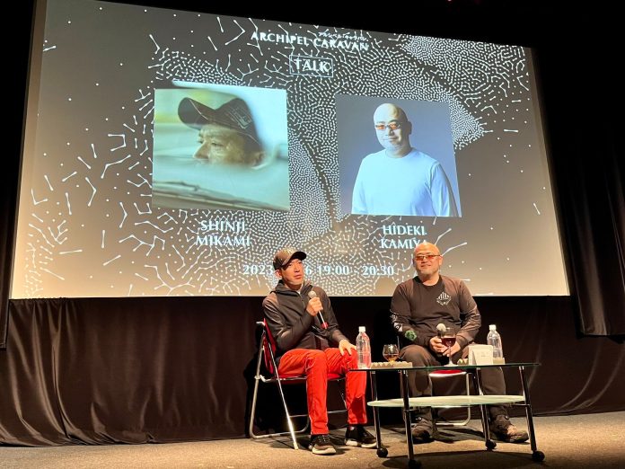 archipel-caravan-panel-live-talk-shinji-mikami-hideki-kamiya Shinji Mikami e Hideki Kamiya